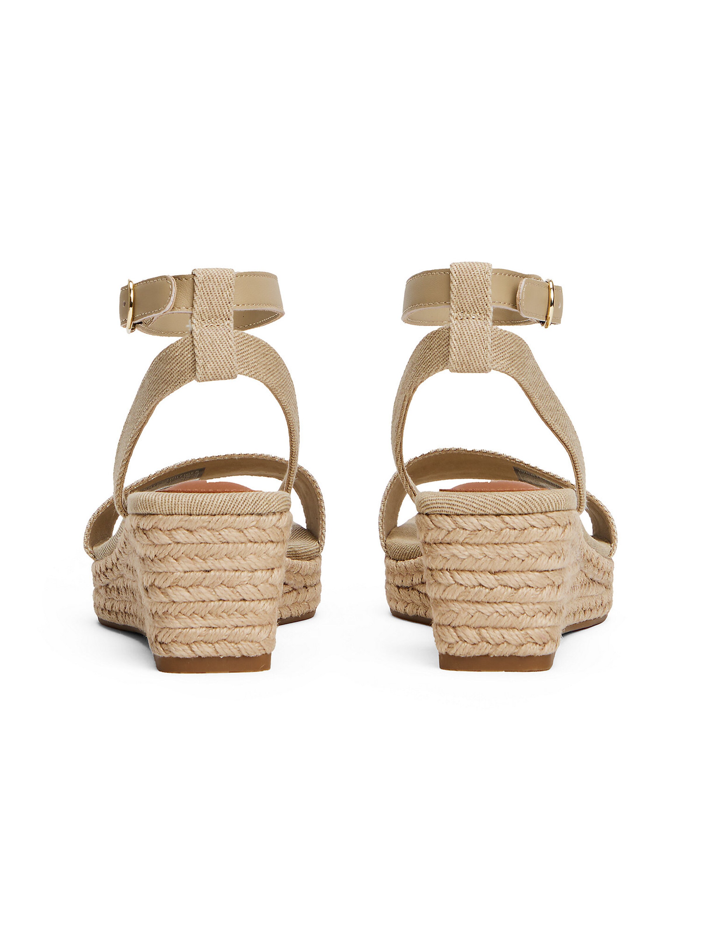 TOMMY HILFIGER Sandale in Beige