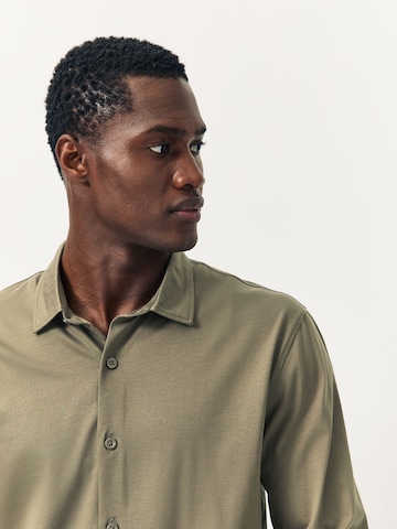 Next Regular Fit Paita värissä ruskea