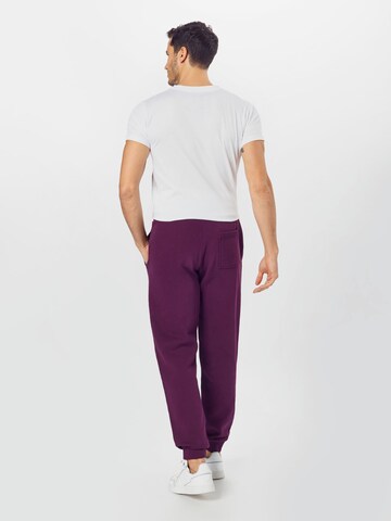 Tapered Pantaloni 'Essential' de la Superdry pe roșu