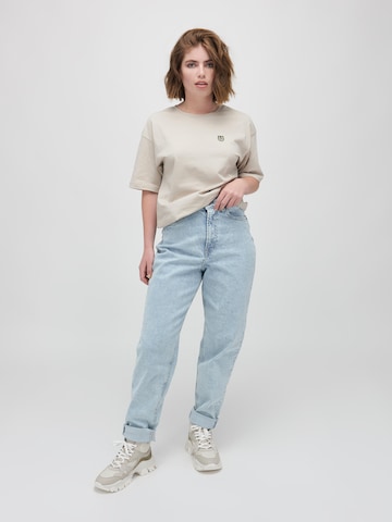 ABOUT YOU x StayKid Shirt 'BIBI+TINA' in Grijs: voorkant