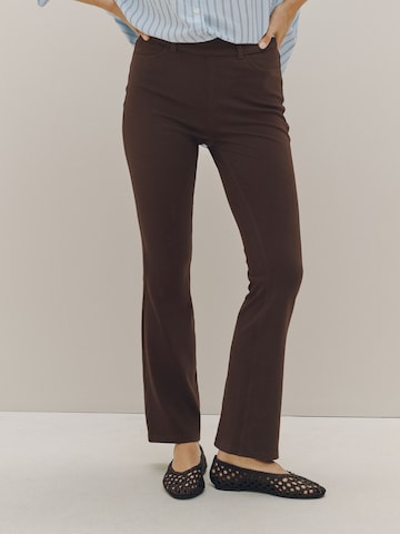Bootcut Jeggings di Next in marrone: frontale