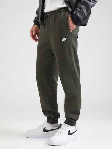 Nike Sportswear Tapered Nadrág 'CLUB' - zöld: elől