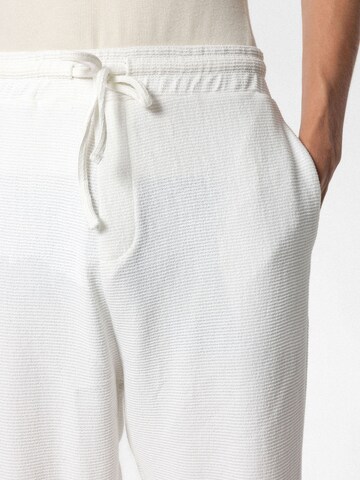 Loosefit Pantalon 'Foxglove' VAMOS CLO en blanc