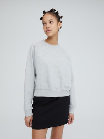 EDITED Sweatshirt 'Aura' i grå: forside