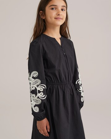 WE Fashion Dress in Black: front