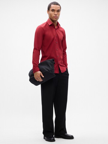 Slim fit Cămașă 'ESSENTIALS' de la Calvin Klein pe roșu
