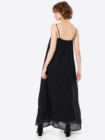 Robe 'Vikilina' minimum en noir