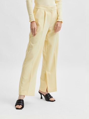 Wide leg Pantaloni con piega frontale di SELECTED FEMME in giallo: frontale