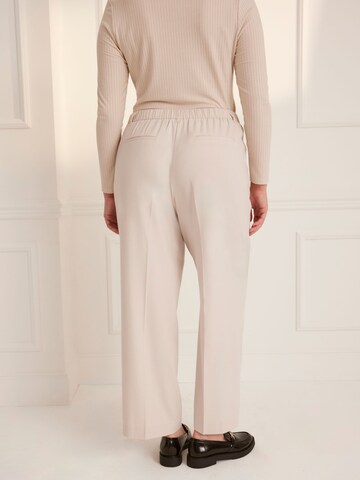 Guido Maria Kretschmer Curvy Regular Trousers 'Svea' in White