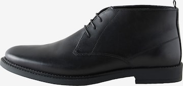 Next - Botines chukka en negro: frente