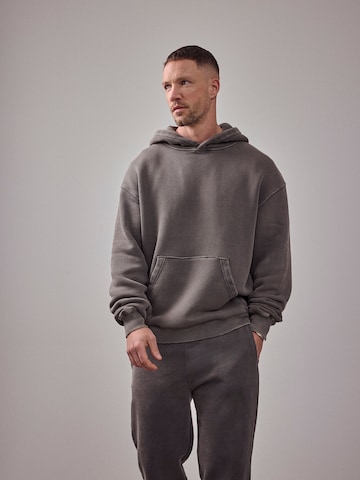 DAN FOX APPAREL Mikina 'The Essential' – šedá: přední strana