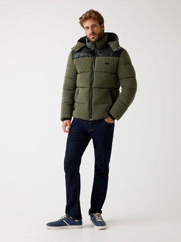 GUESS Performance Jacket in Green: front