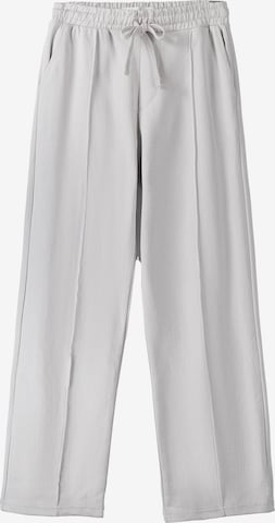 Bershka Loose fit Pleat-front trousers in Grey: front