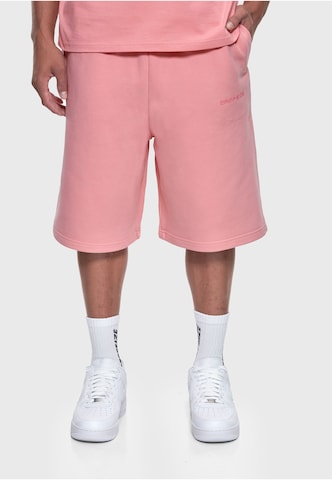 Dropsize Loosefit Shorts in Pink: Vorderseite