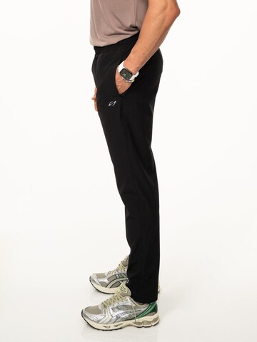 saved lab Tapered Workout Pants 'SL-450 Trackpant Black' in Black