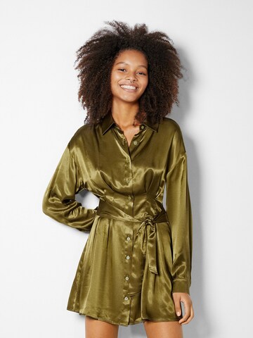 Bershka Shirt Dress in Green: front