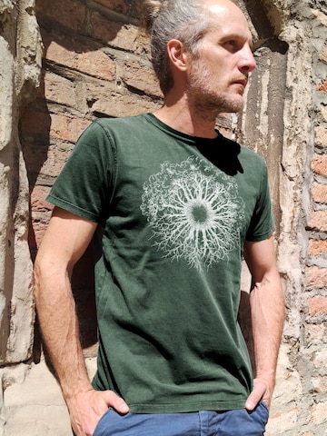 Life-Tree Shirt 'Fairwear Organic  WoodenIris'‌‌‌‌‌ in Grün