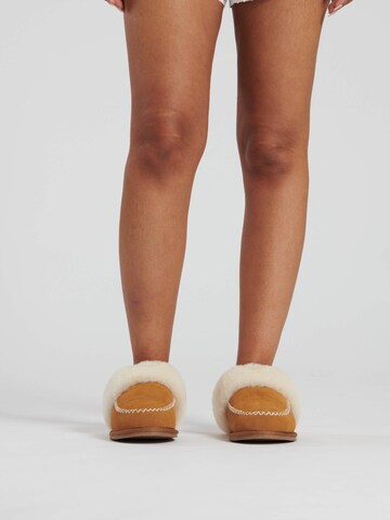 Loungeable Slippers in Brown