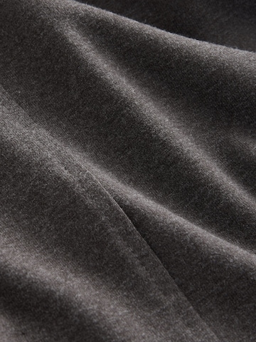 pilka Next Laisvas Kelnės