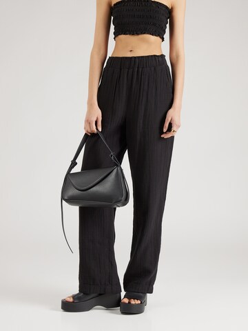 GAP Regular Trousers in Black: front