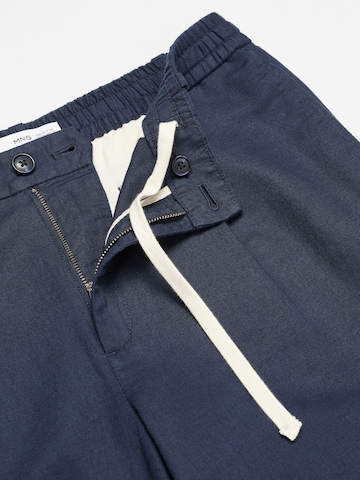 MANGO MAN Tapered Housut 'Romelino' värissä sininen