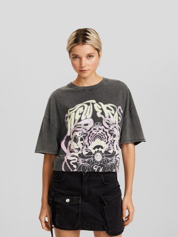 T-shirt Bershka en gris : devant