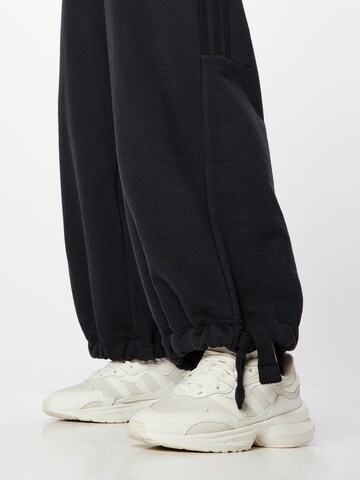 ADIDAS SPORTSWEAR Široke hlačnice Športne hlače 'Dance Versatile ' | črna barva