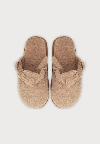 ABOUT YOU - Zapatillas de casa 'Nala' en marrón