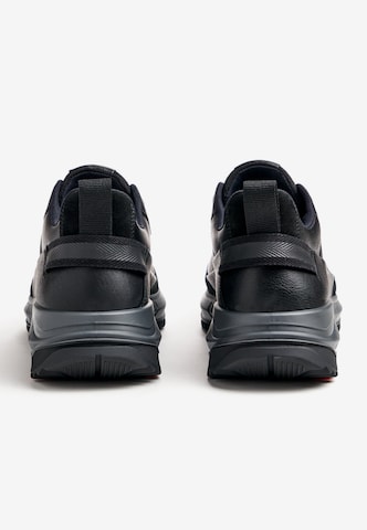 Chaussure de sport à lacets LLOYD en noir