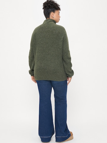Vero Moda Curve Sweater 'VMCPLAZA' in Green