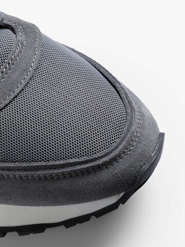 Scalpers Platform trainers ' ' in Grey