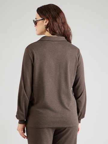 Maglietta 'CARGRETCHEN' di ONLY Carmakoma in marrone