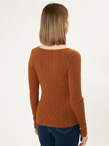 Influencer Sweater in Brown