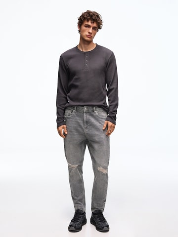 Bershka Дънки Tapered Leg Дънки в сиво
