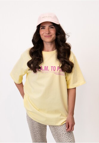 OH APRIL T-Shirt 'BF' in Gelb: Vorderseite