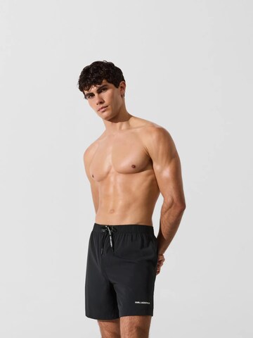 Karl Lagerfeld Badeshorts i sort: forside
