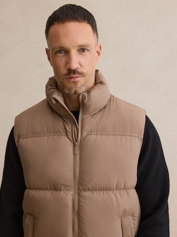 DAN FOX APPAREL Vest 'Konrad' in Beige