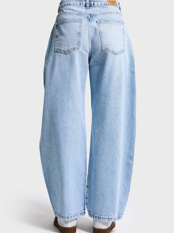 IT'S BASIC Vat Jeans 'BARREL BALLOON MID RISE JEANS' in Blauw