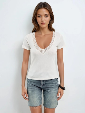 Busem Blouse in Wit: voorkant