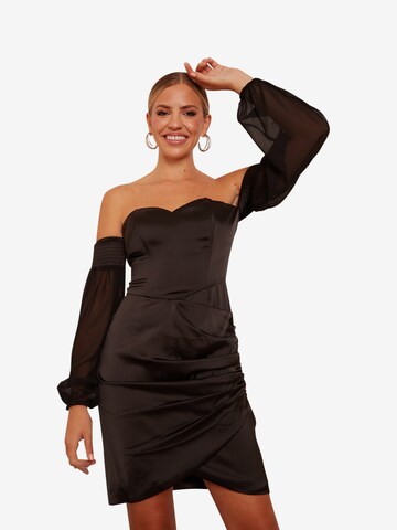 Chi Chi London Dress ' Figurbetont ' in Black: front