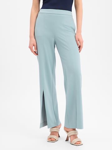 zero Flared Bundfaltenhose in Grün: Vorderseite