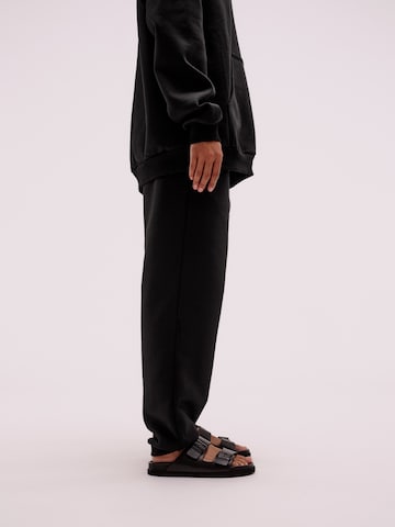 Pacemaker Tapered Pants 'Mio' in Black