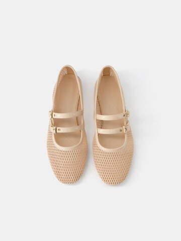 Bershka Ballerina met riempjes in Beige