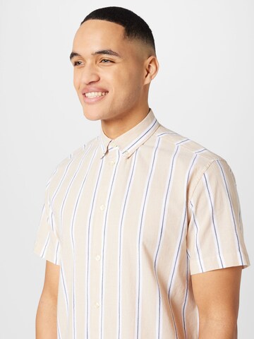 Coupe regular Chemise KnowledgeCotton Apparel en beige