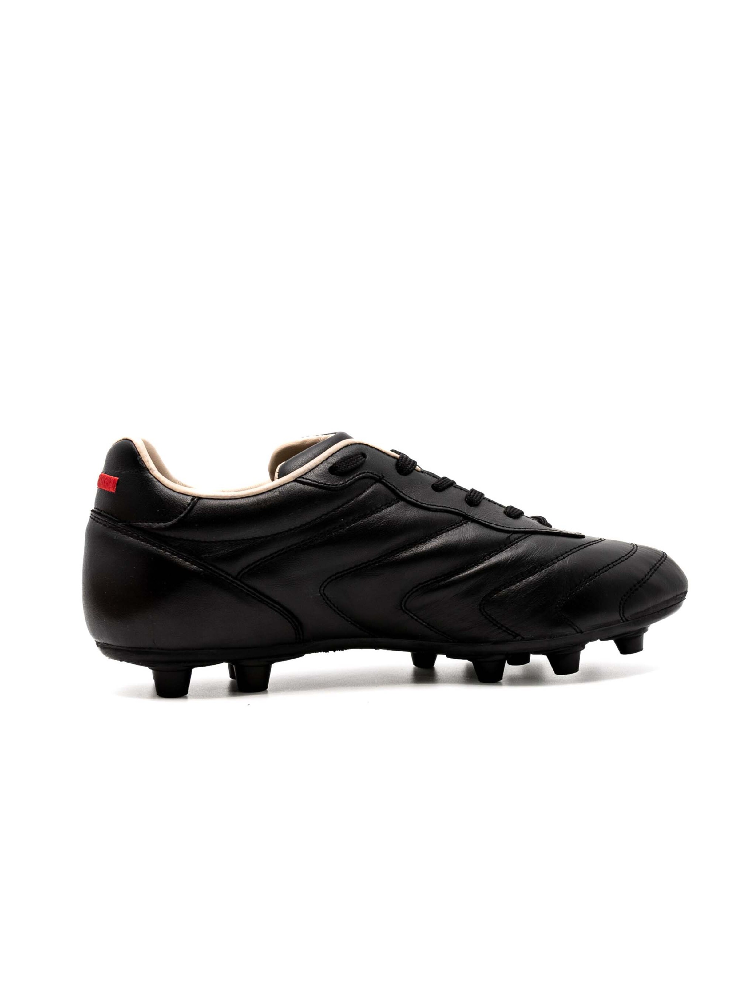 Chaussure de foot RYAL en noir