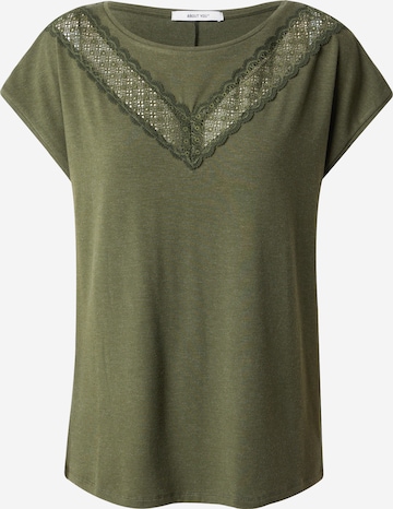 ABOUT YOU Shirt 'Royalty' in Groen: voorkant