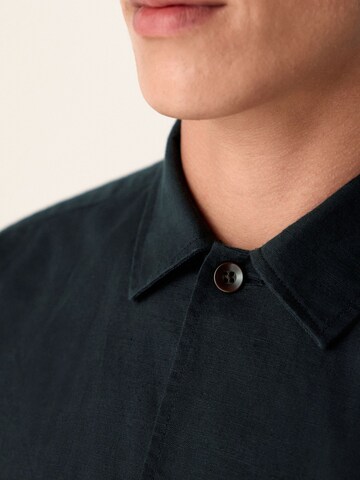 Next Regular Fit Hemd in Schwarz