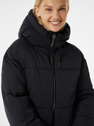 Bershka Talvitakki värissä musta