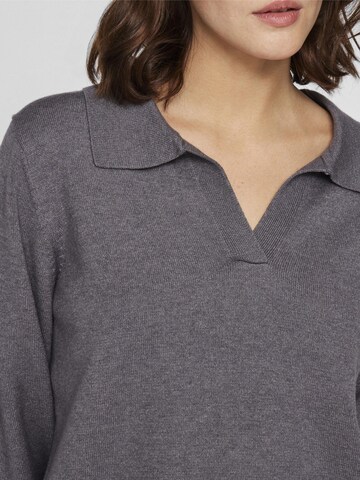 VILA Sweater in Grey