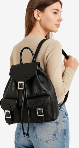 COLLEZIONE ALESSANDRO Backpack 'Chicaletta' in Black: front